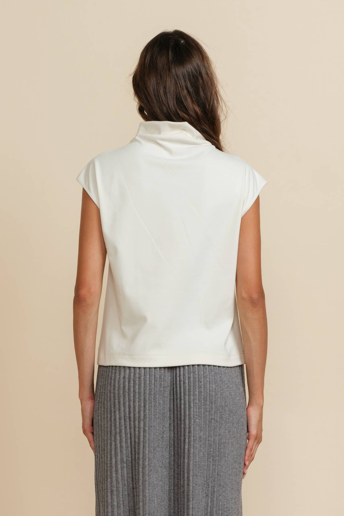 A & SHE – wholesale T-shirt – women's – Essential Soft Touch Brushed Knit Mock Neck Sleeveless Top13