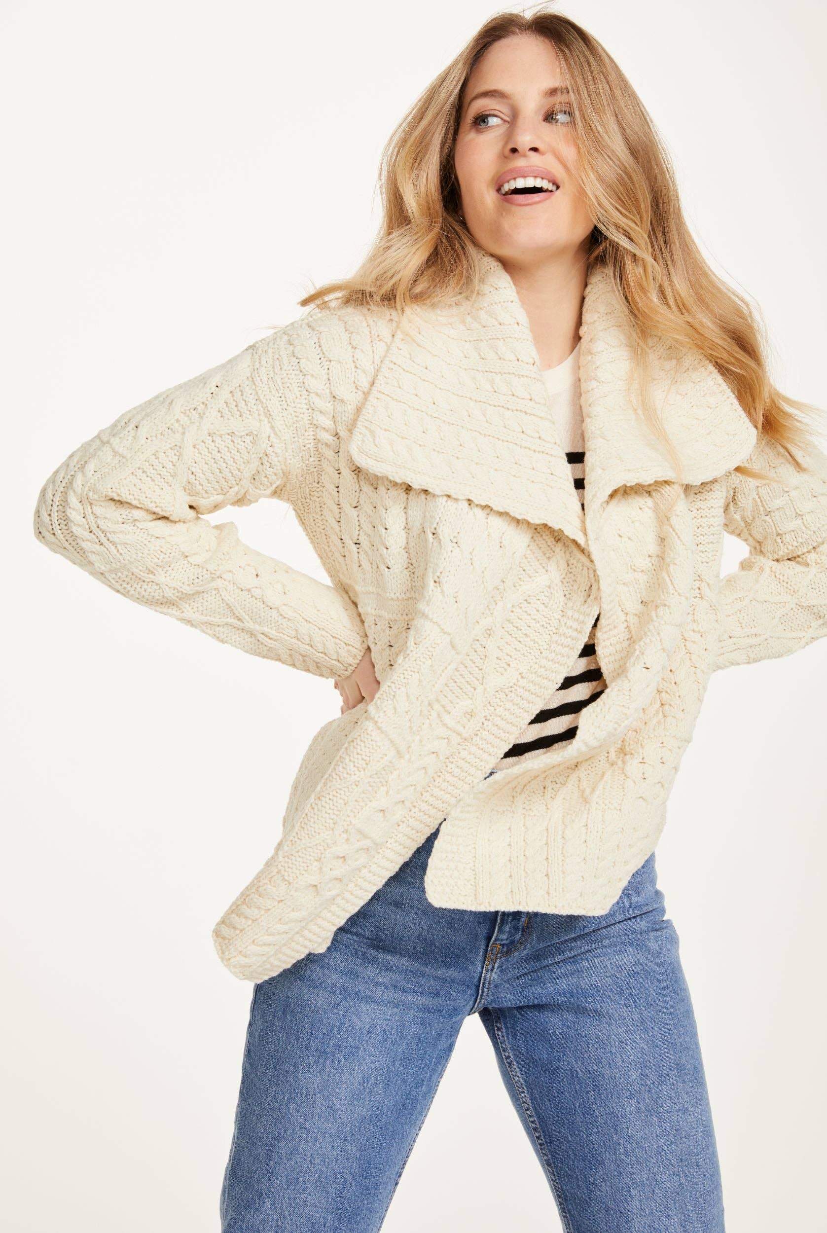 Aran Woollen Mills – Engroshandel Cardigan - Dame – Céide dames Aran cardigan – creme0