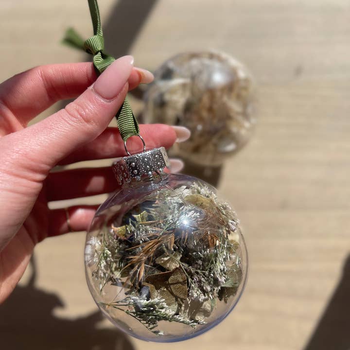 Moss and Magnolia - Wholesale Christmas Decoration - Opening Packages (Christmas Baubles)6