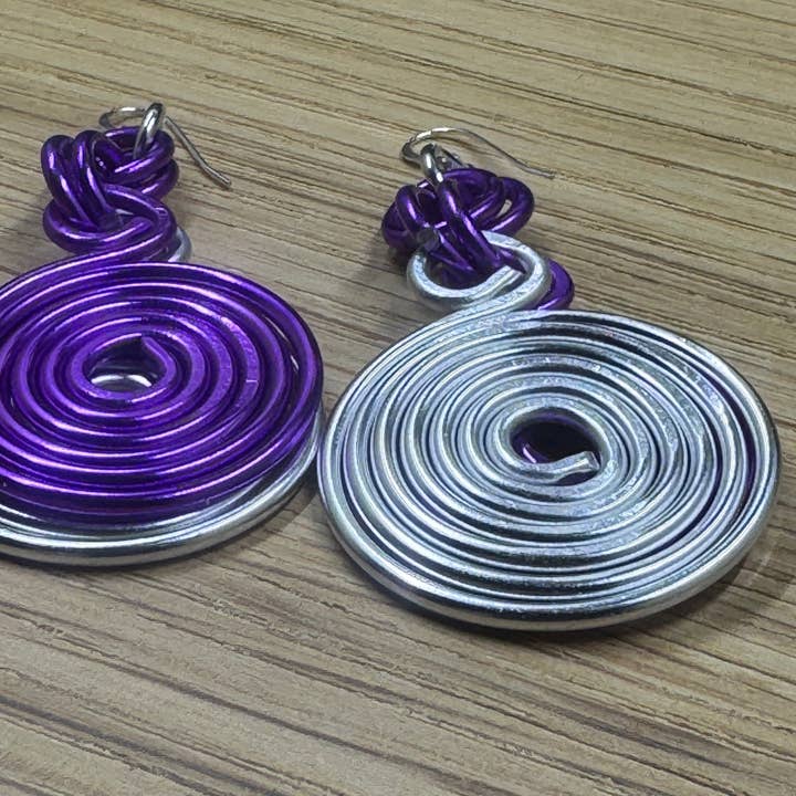 Jewelry With Me – wholesale Hängande örhängen – Silver- och lila dubbla skivörhängen med örkrokar i sterlingsilver1