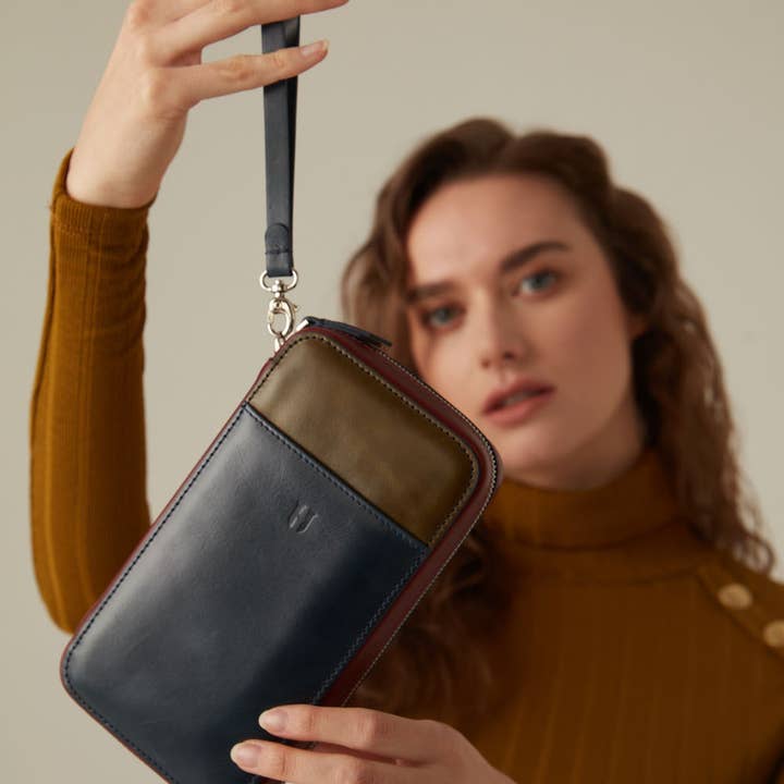 HELMBROOK London - Wholesale Crossbody Bag - Men's - Carlyle Handcrafted Leather Handbag11