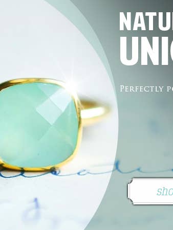 Bague coussin en calcédoine pour la vente par Sosie Designs