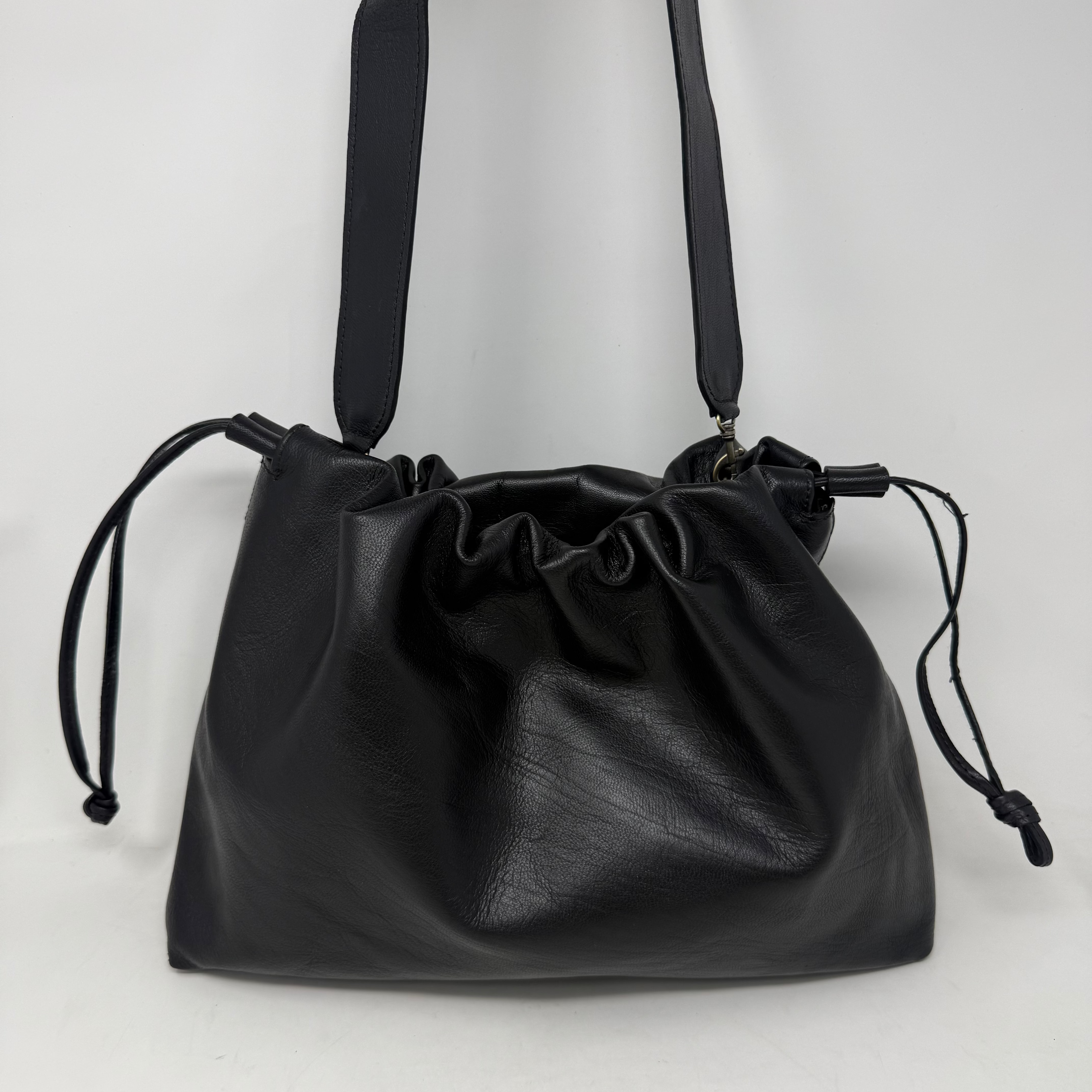 Artisan Stories - Wholesale Crossbodytas - Dames - Handgemaakte Leren Slouch Tas – Zwart1