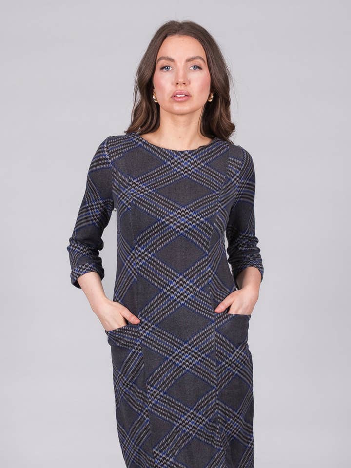 Geometrisk strikkjole med lommer - Blå for engroshandel hos SOLO