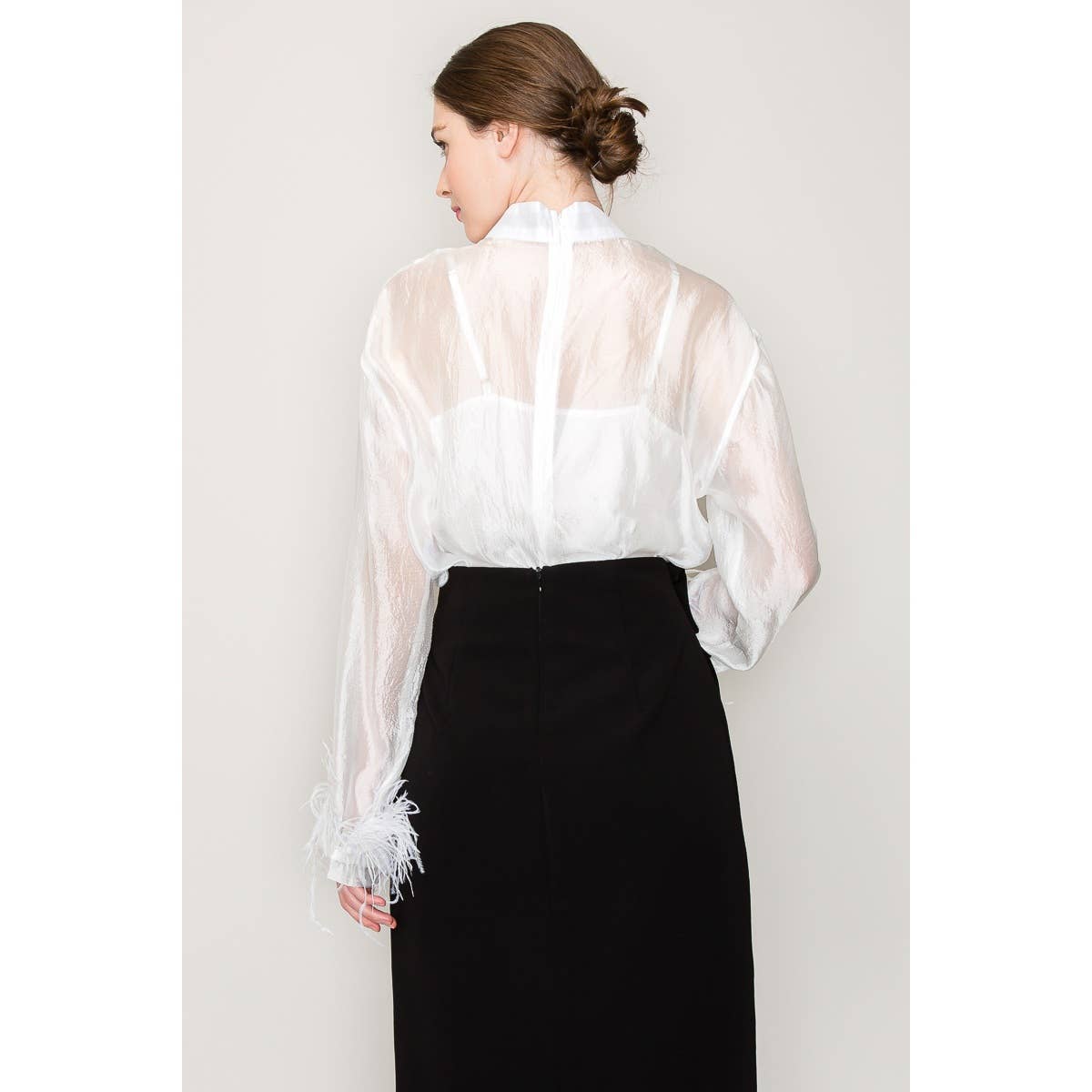 INA - Vente Chemisier – femme - Blouse transparente à manches longues avec col montant et bordure en plumes17
