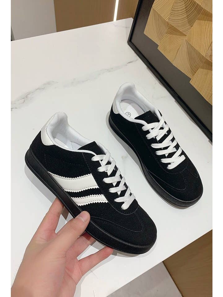 No Doubt Shoes – wholesale Sportsneakers - Dam – SNEAKERS FÖR KVINNOR MED PLATT SPETS MED SIDODETALJER