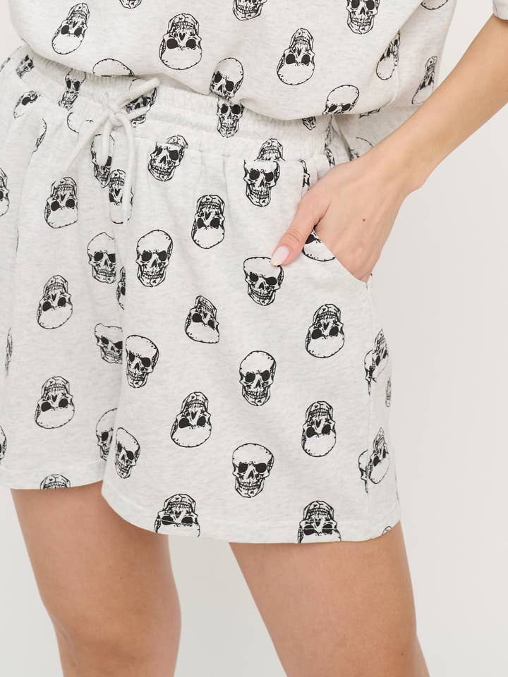 CALÇÕES DE CORTE LARGO COM ESTAMPA DE CAVEIRAS POR TODO O LADO por atacado de SM WARDROBE