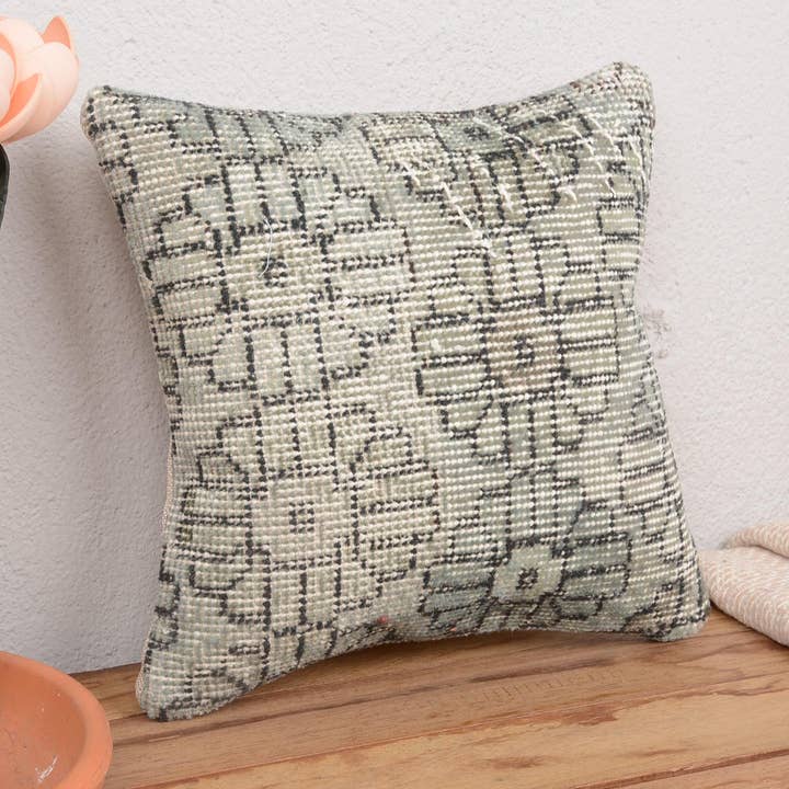 Coussin Housse de Coussin Kilim Vintage Ethnique Noué à la Main pour la vente par Kilim Pillow Decors