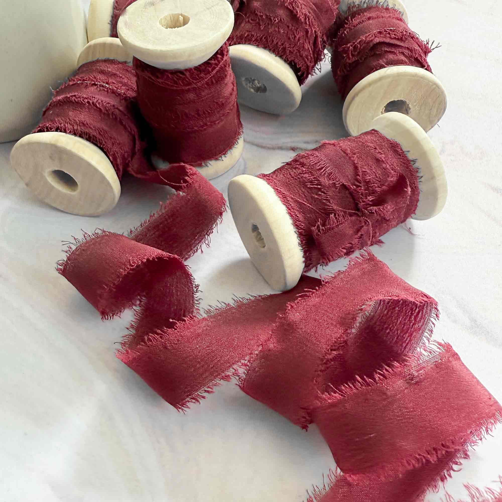 The Natural Paper Company - Vente Ruban – emballage cadeau - Ruban en soie 10 mm - Bourgogne | Rouleau de ruban en soie étroit1