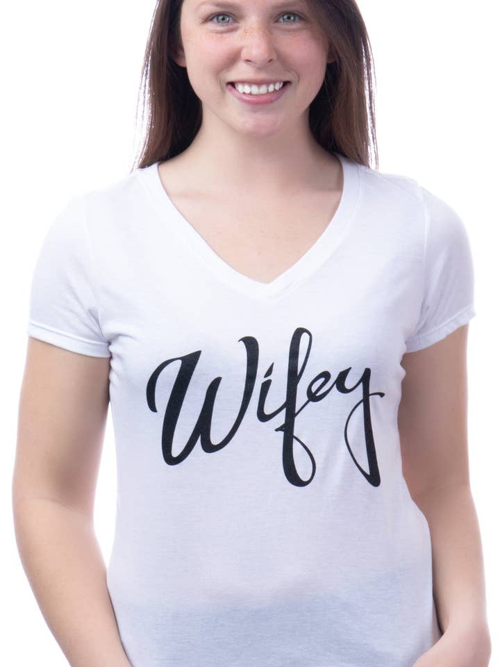 Vrouwtje | Huwelijksreis Huwelijk Bruid Vrouw V-hals T-shirt voor wholesale door Ann Arbor Tees