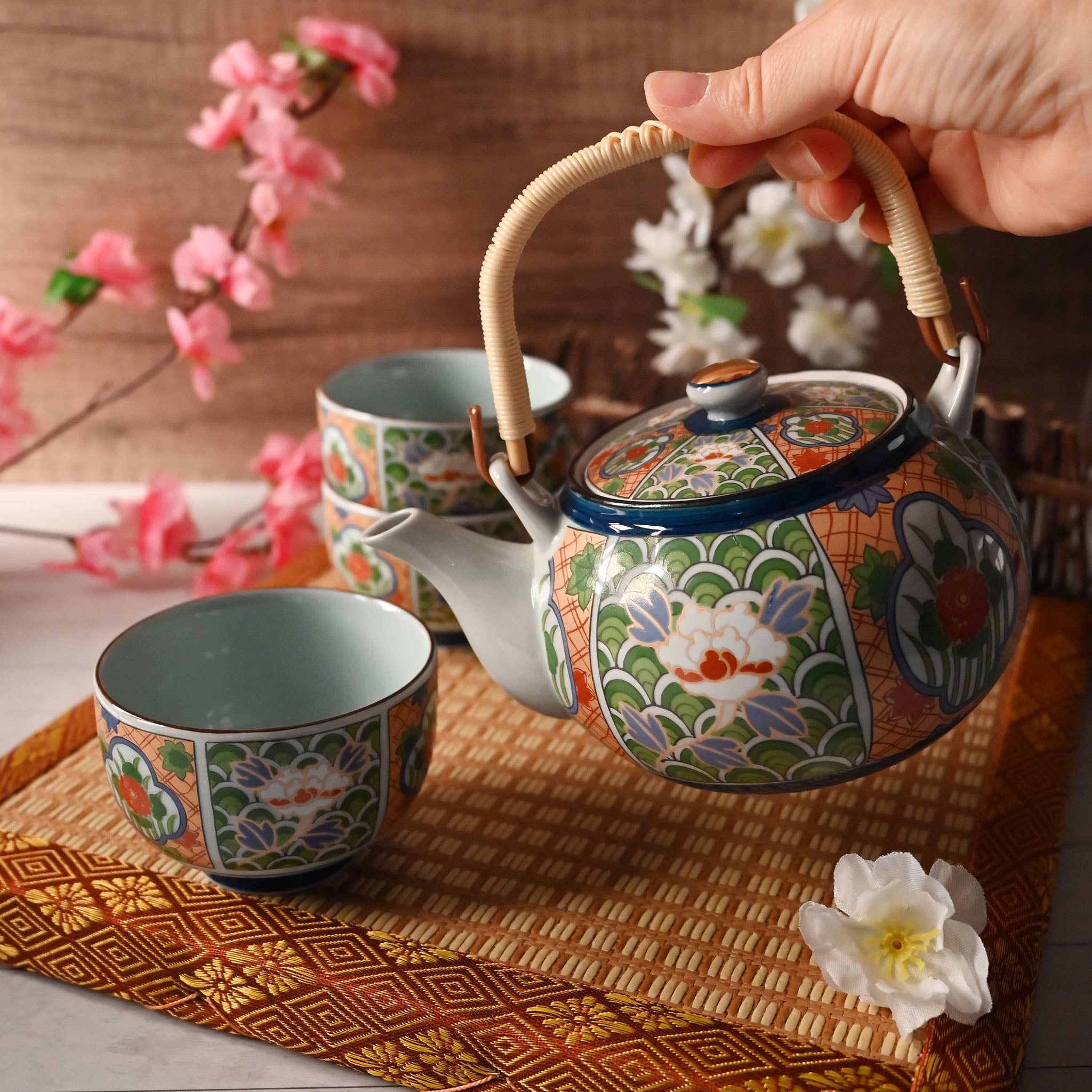 Fuji Merchandise Corporation - Vente Service à thé - SERVICE À THÉ ARITA – MOTIF ARABESQUE FLORAL VERT ET ORANGE3