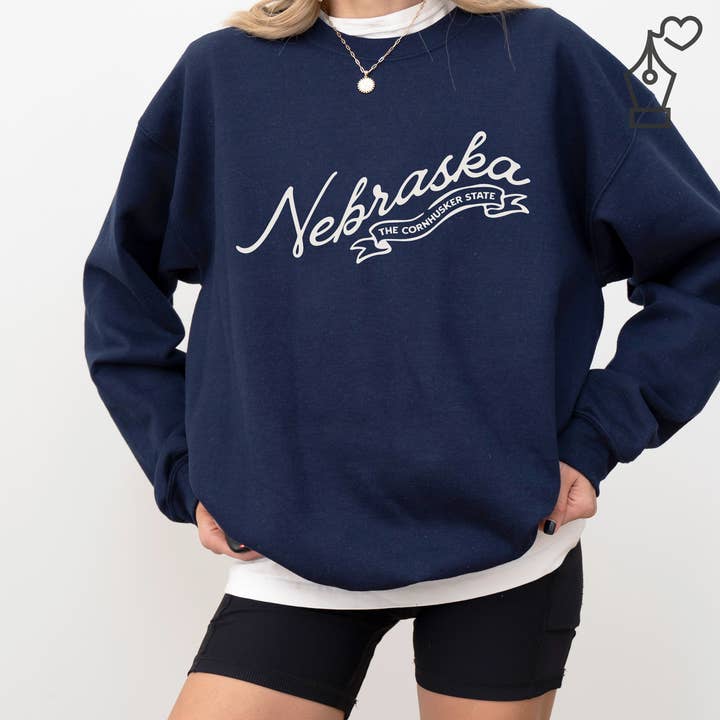 KylieBeth Designs - Vente Sweat-shirt à imprimés – femme - Sweat-shirt à col rond Nebraska, fierté de l'État du Nebraska5