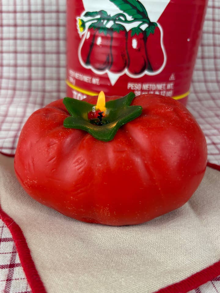 Hola, Soy un Tomate Grande - Tomato Candle for wholesale by The Wednesday Co