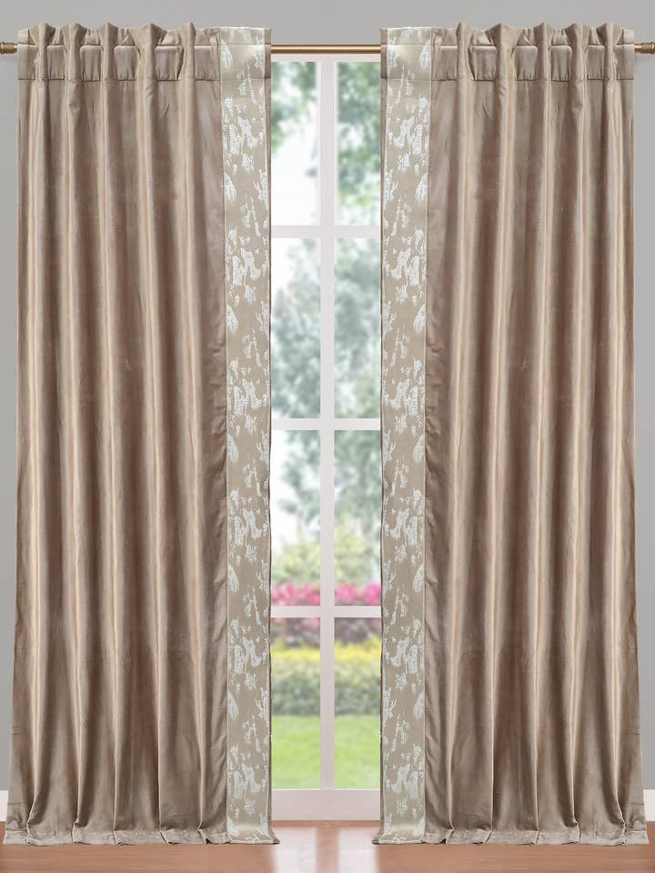 Rideau en velours de 108" en fourrure de castor Jazz pour la vente par Creative Threads, Inc.