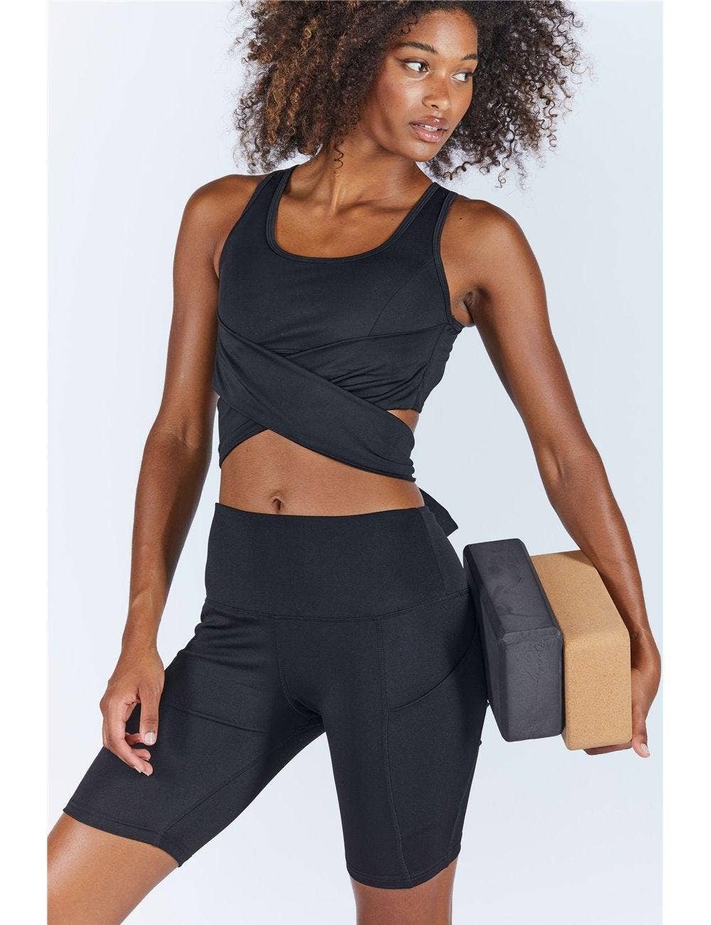 Onamaste – wholesale Sportbehåar – Dam – Dayana sport-bh med original design och bakre knytband0