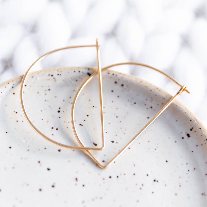 Pendientes Minimalistas Hechos a Mano - Media Luna SEMILUNA para venta al por mayor de Freshie & Zero