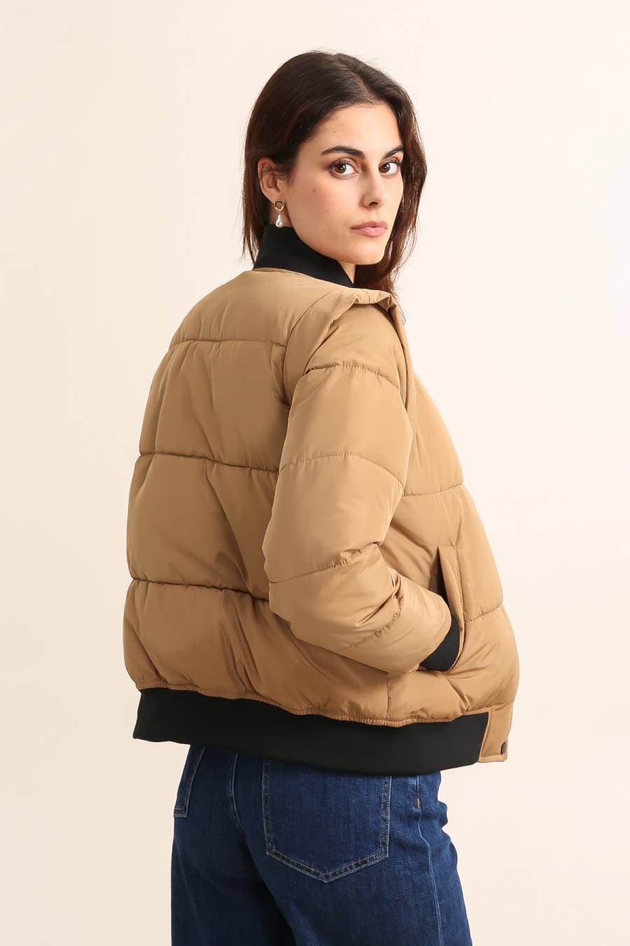 Attrait Paris – wholesale Dunjacka - Dam – Kort bomberjacka med axelvadd och knappstängning7