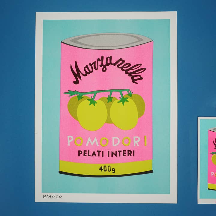 Une impression risographique de 30x40 cm d'une boîte de pomodori pour la vente par We are out of office