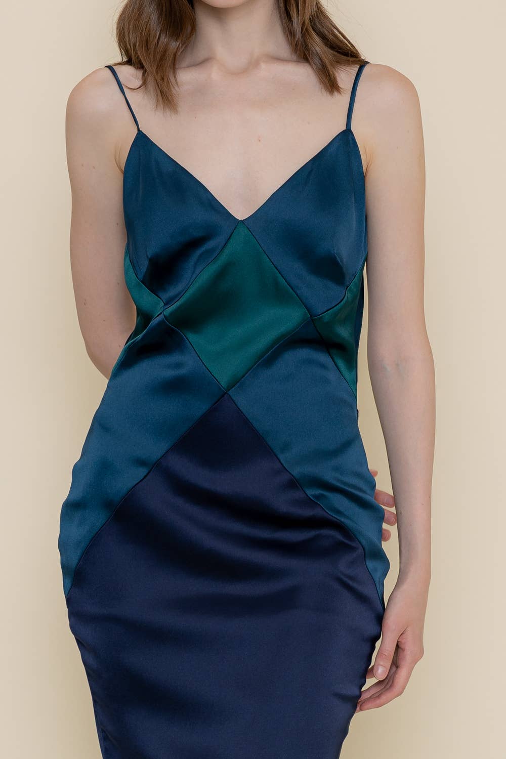 Fore Collection - Vendita all'ingrosso Vestito - Donna - Abito lungo con spalline sottili e motivo a diamante a blocchi di colore5