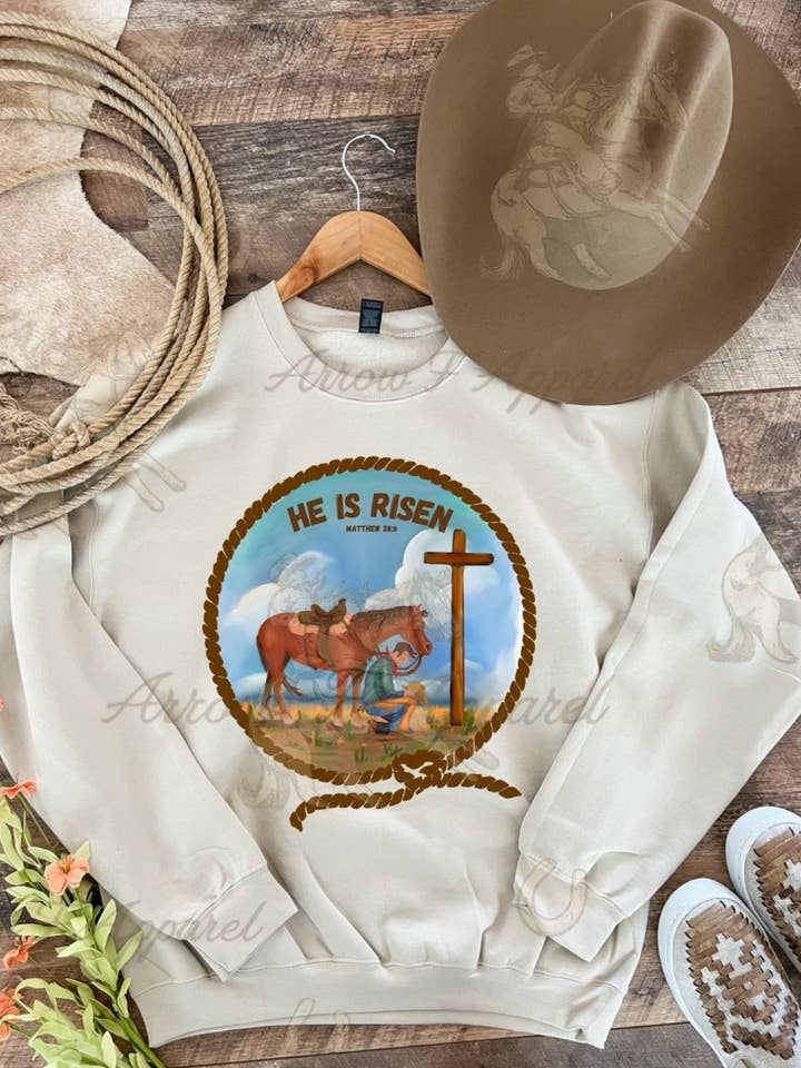 "Han er Opstanden" Sweatshirt eller T-shirt (Sand) for engroshandel hos Arrow F Apparel