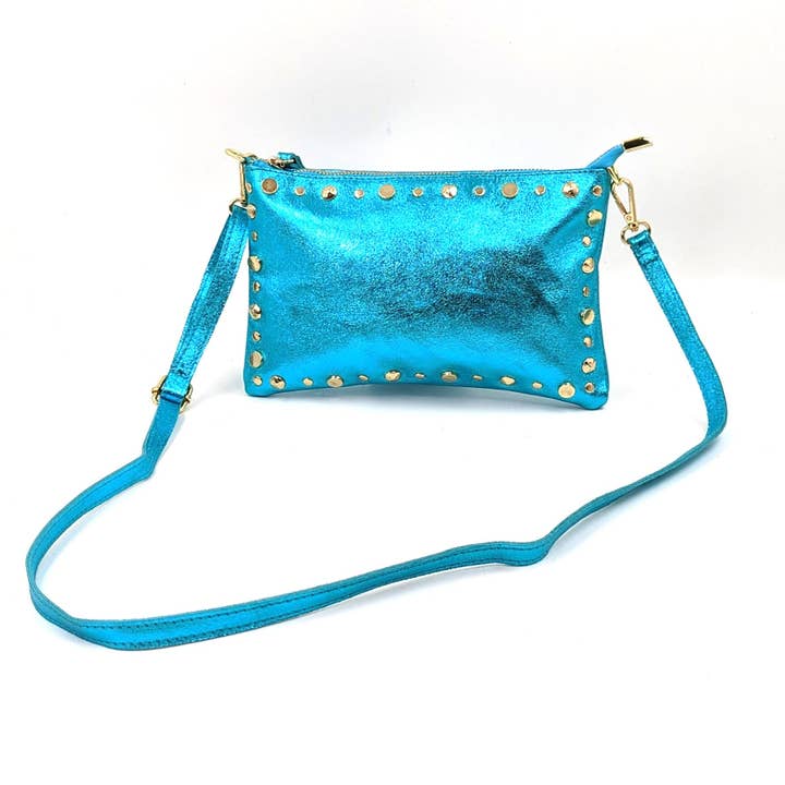 Metallic läderclutch med guldfärgad nitkantdetalj för wholesale av Tempest Designs