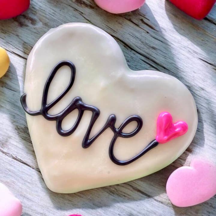 Classic Love heart dog treats for wholesale by YumYum4DOGS