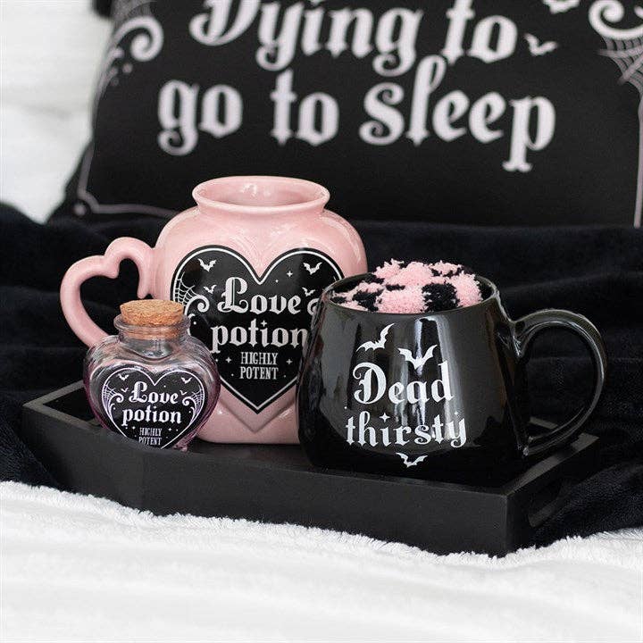 Something Different Wholesale - Venta al por mayor Taza - Taza de cerámica en forma de corazón con diseño de pócima de amor gótica4