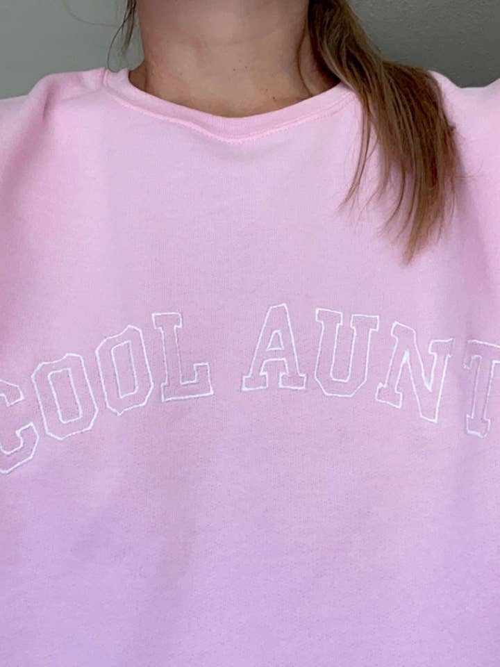 Buleana Boutique and Textiles LLC – wholesale Sweatshirt - Dam – Cool moster broderade crewneck tröjor unisex