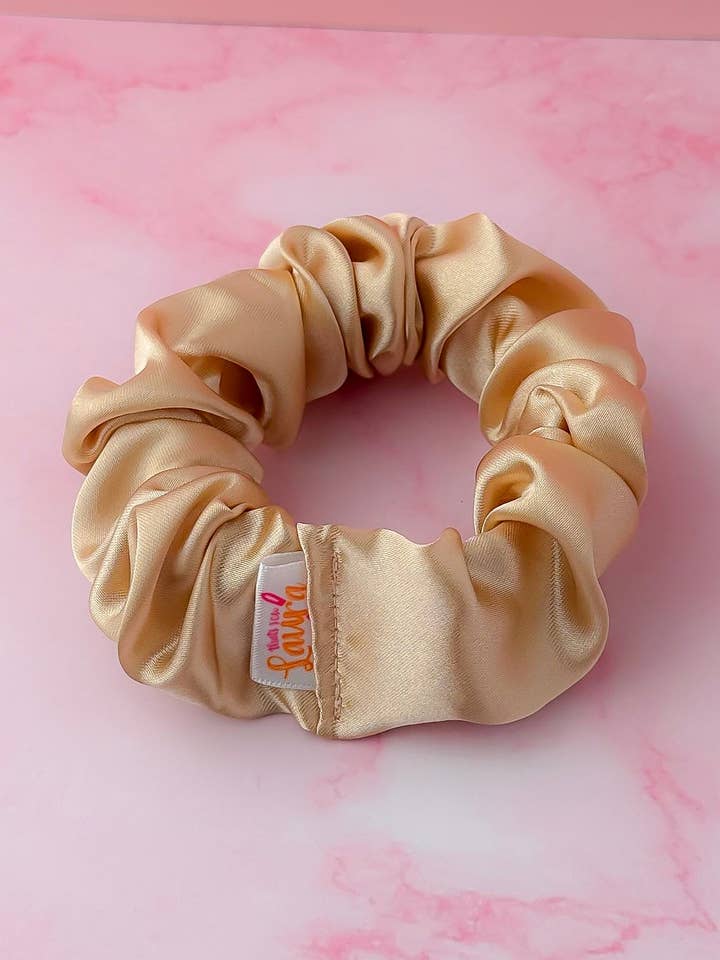 Gyllene - Guld satin bred scrunchie för wholesale av ThatsSewLauraUk
