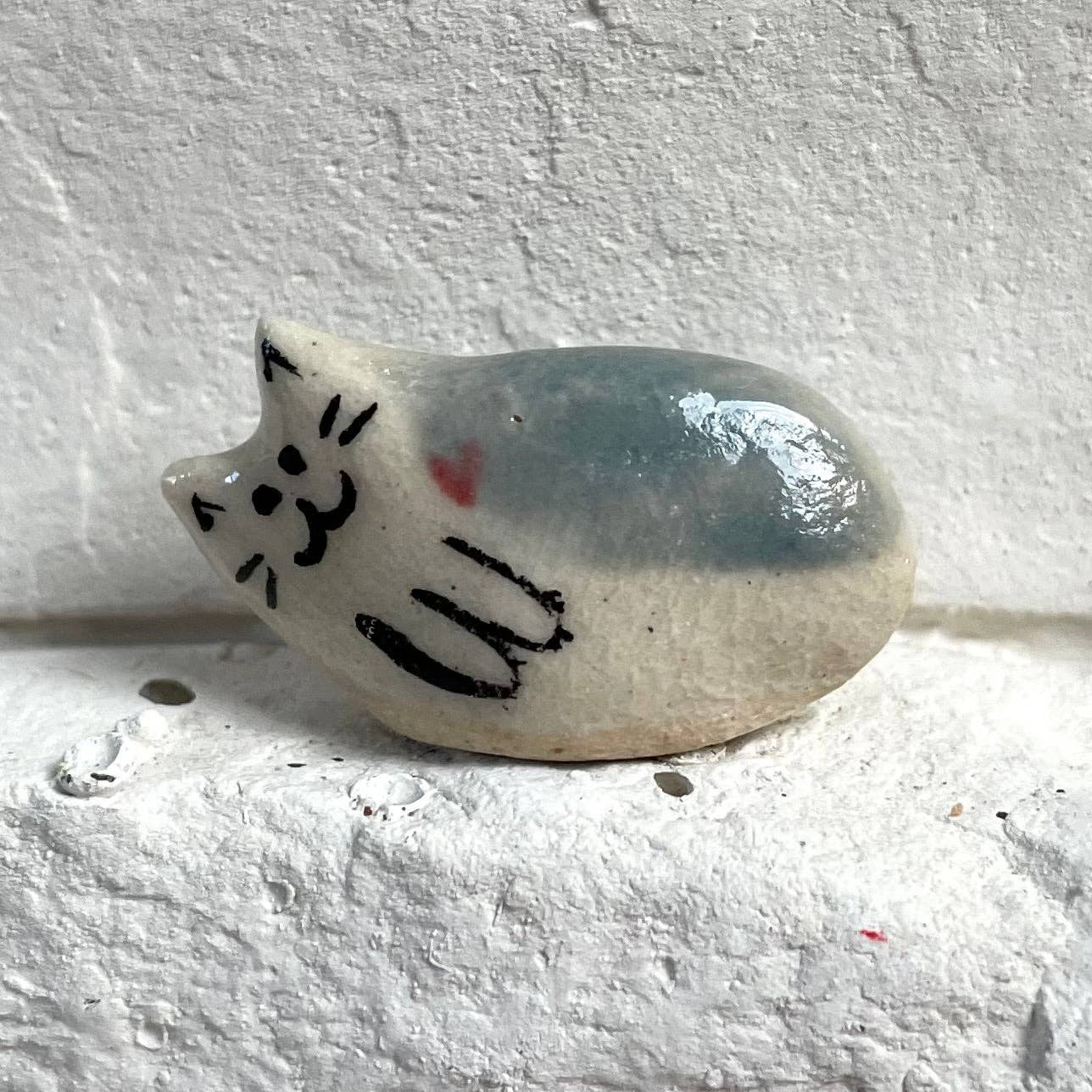 Dariia Dziuba - Wholesale Decorative Figurine - Tiny Hand-Sculpted Ceramic Cats with Heart – Assorted Designs14