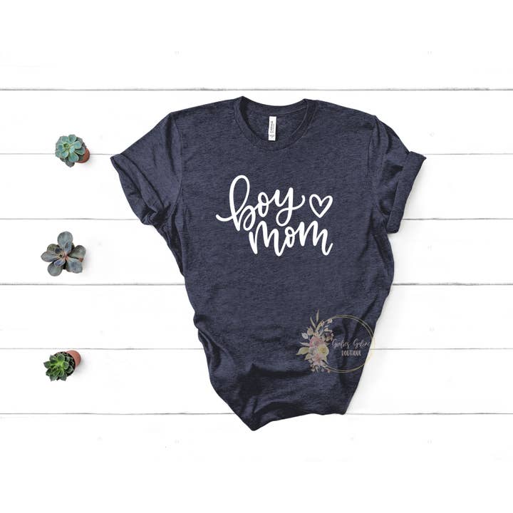Boy Mom - T-shirt unisexe pour la vente par GirliesGalore