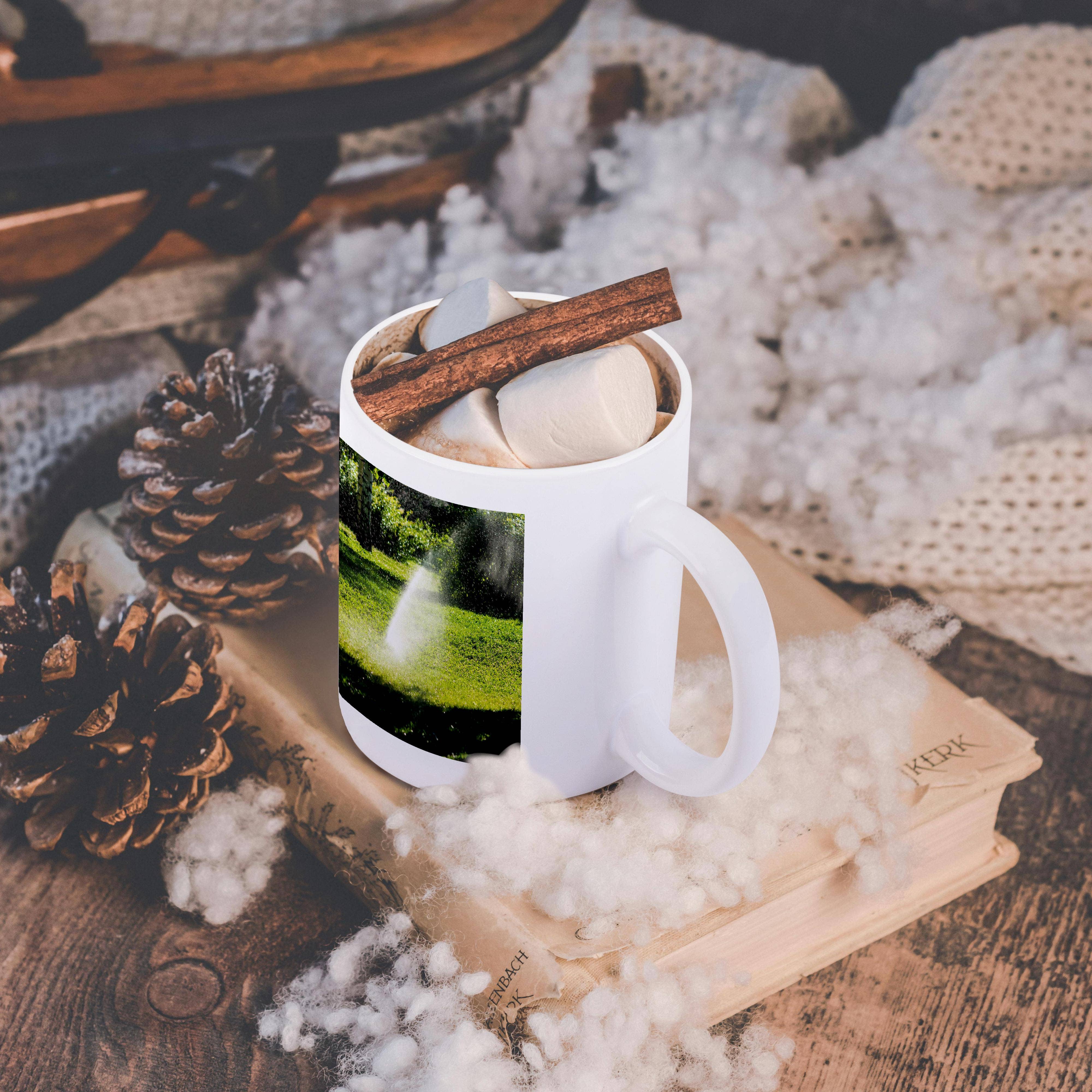 3dRose – wholesale Kaffekoppar – 3dRose, Automatisk sprinklerenhet vattnar parkväxter en varm sommardag, Mugg11