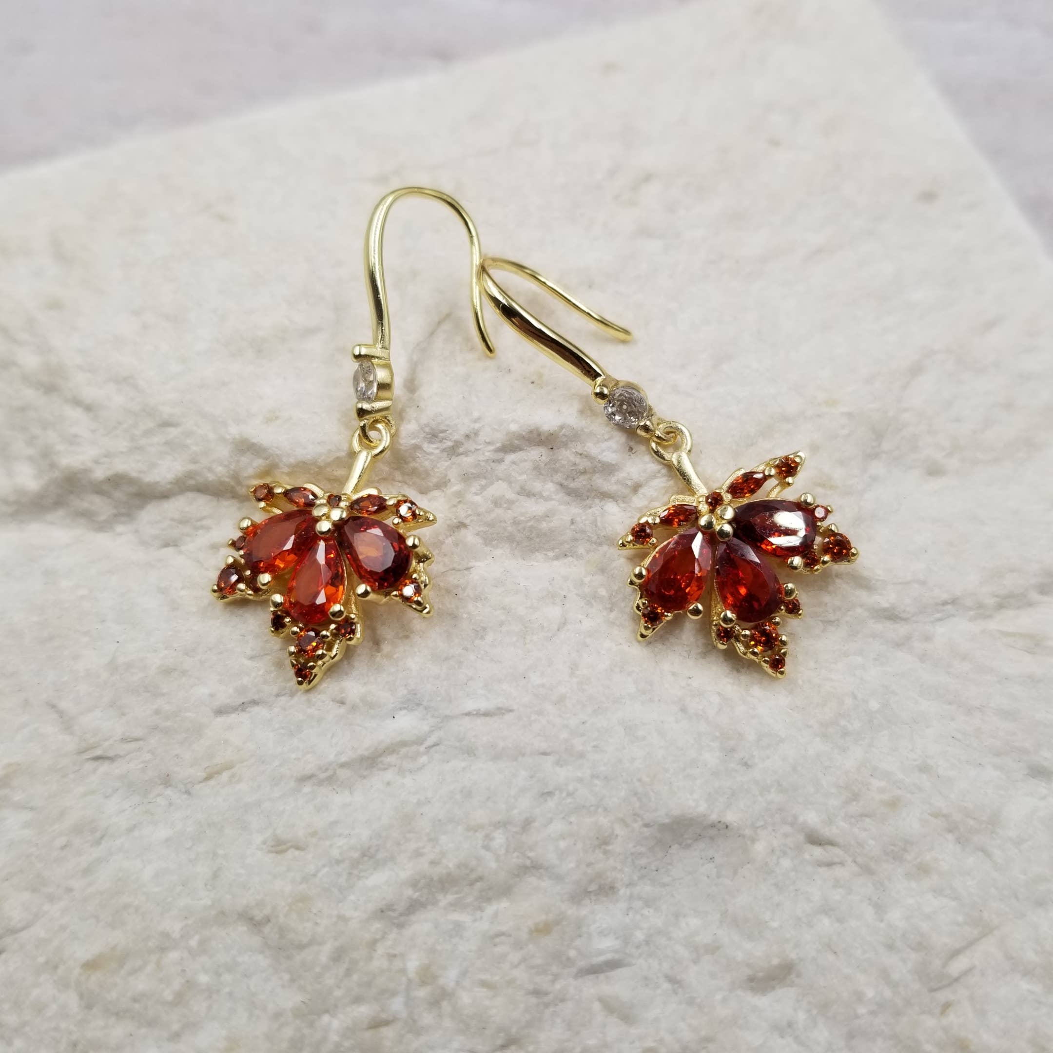 Treasure Wholesale - Wholesale Dangle Earrings - Fall Red Maple Leaf Earrings1