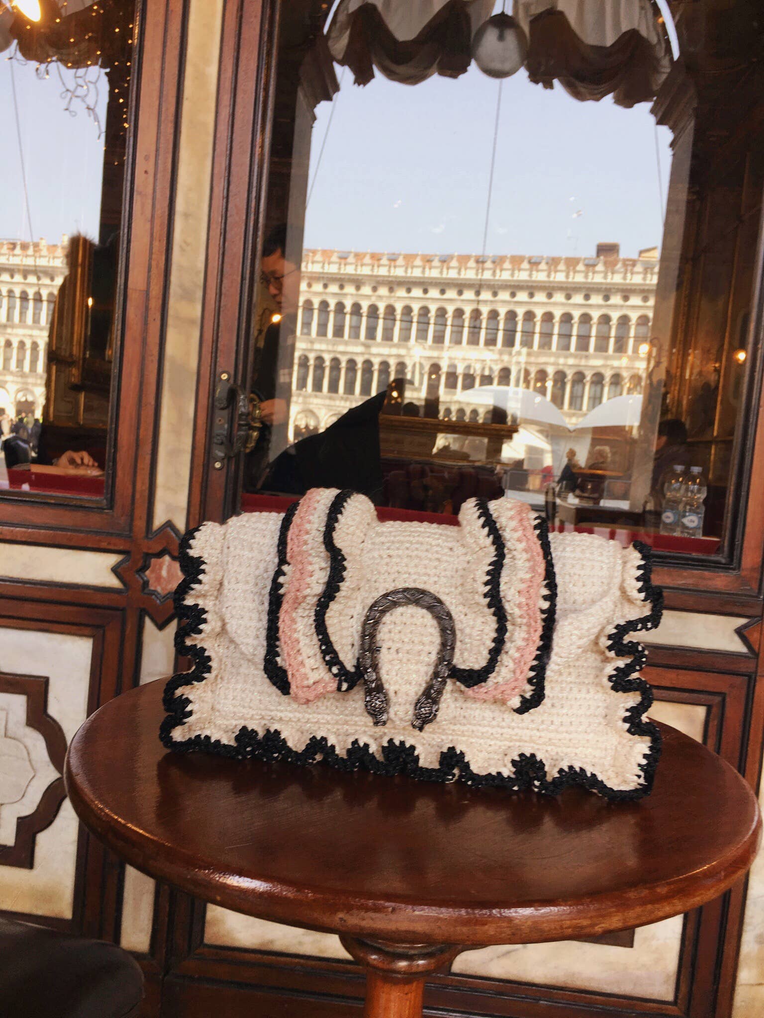 SIBYLLADELPHICA – Großhandel Henkeltasche – Damen – Caryatis - Handgefertigte Häkelhandtasche1