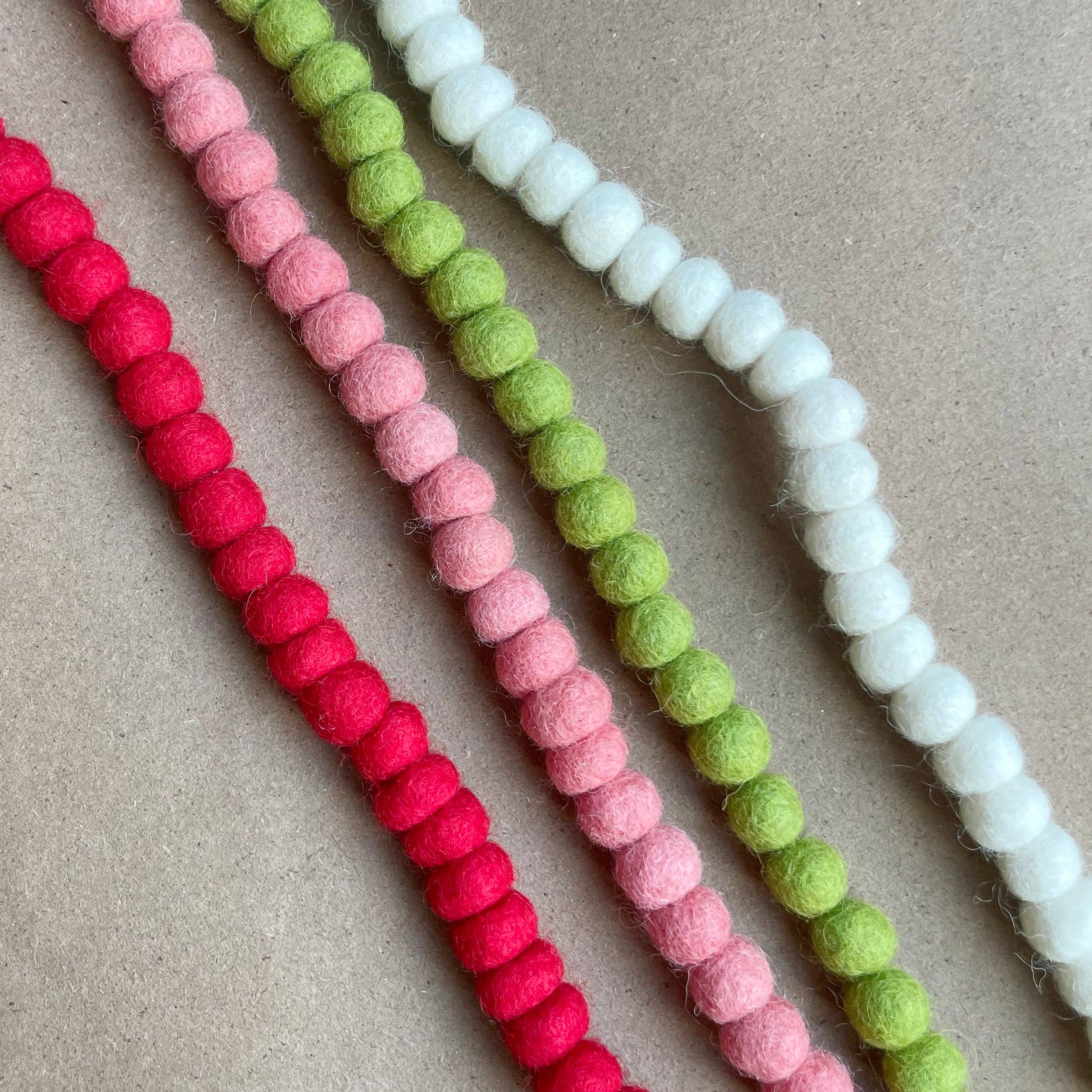 Decomod – wholesale Bunting/Krans – Mini filt bollslinga 1 cm bollar ca 300 bollar 3 meter lång10