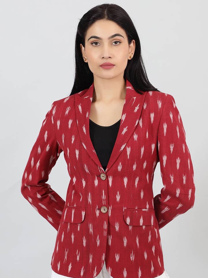 Blazer en coton rouge Ikat (5) pour la vente par INDOPHILIA