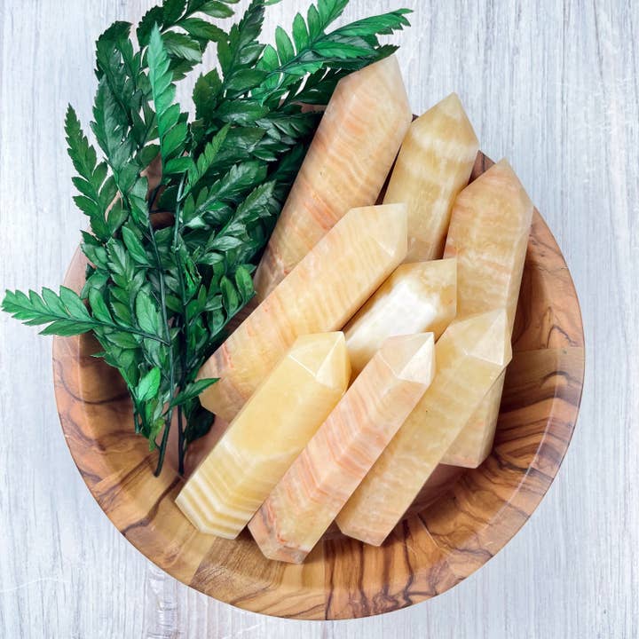 2,5-3 tommer orange calcite åndelig stenpunkt for engroshandel hos Ewelina Pas Jewelry