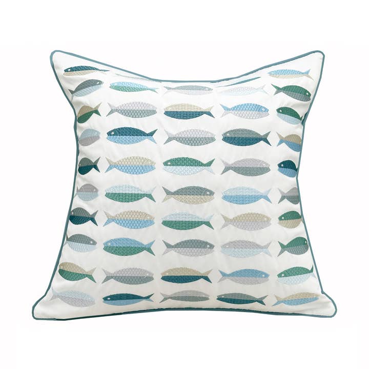 Coussin intérieur/extérieur Sea Glass Fish pour la vente par Rightside Design