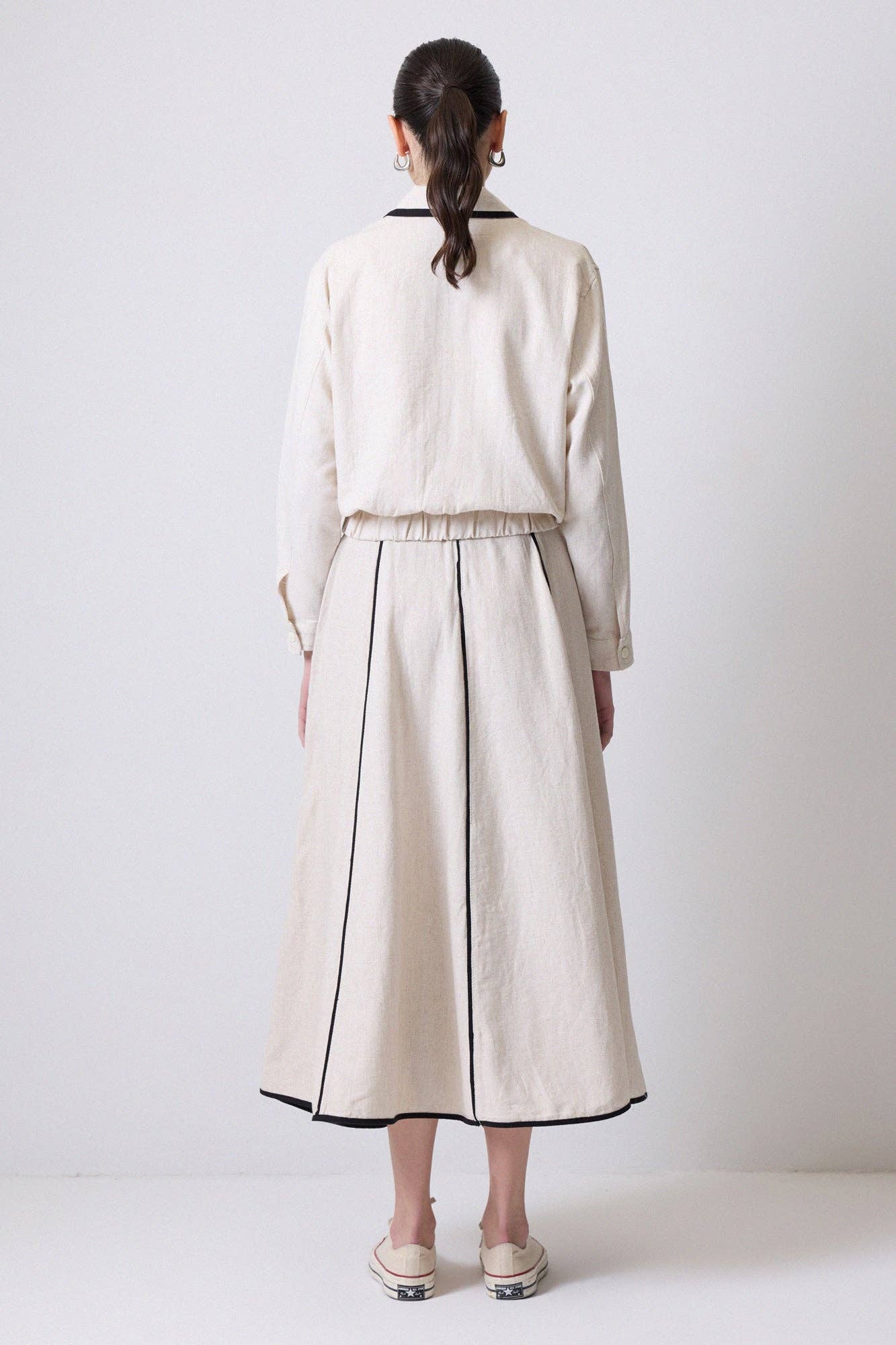 Beige COMPLETO GIACCA E GONNA CON PROFILI IN TESSUTO DI LINO in vendita all'ingrosso su Faire3