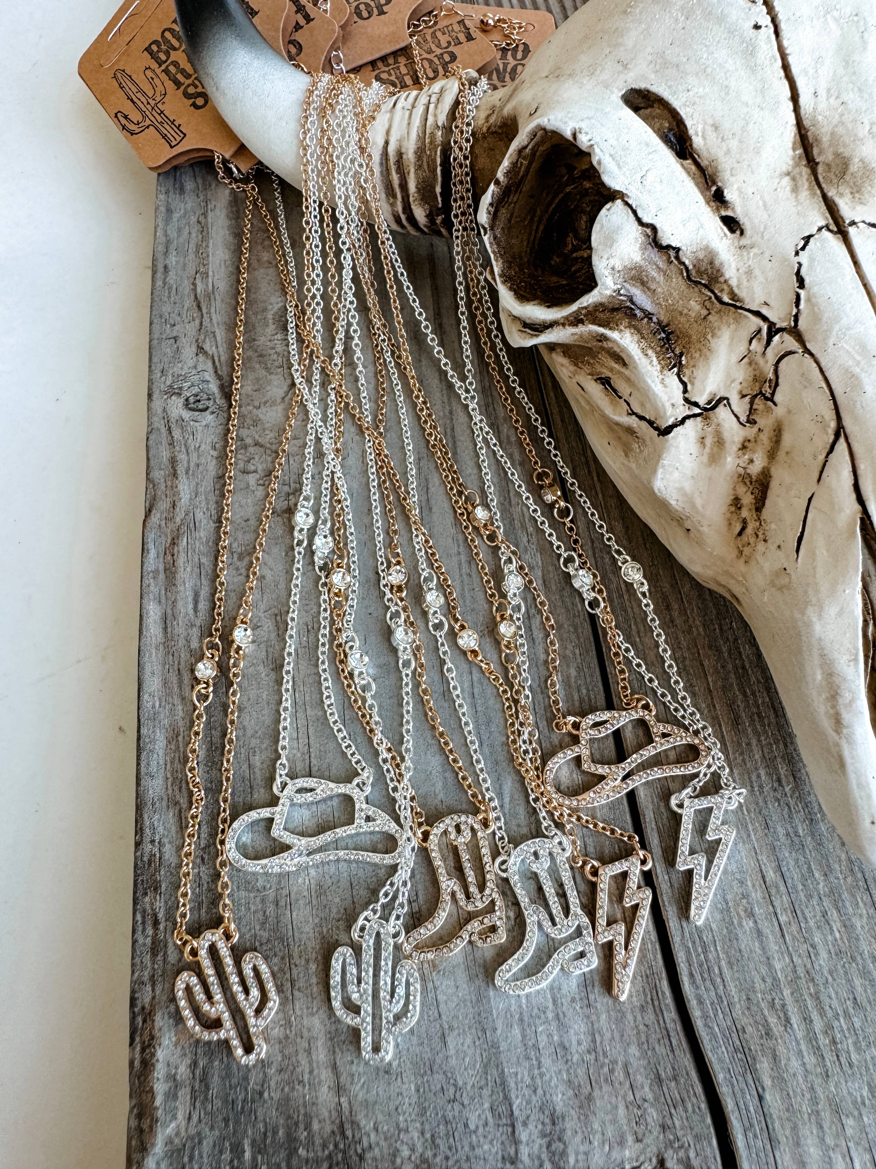 Boho Ranch Shop - Vente Colliers à pendentif - Collier Western Dainty en argent doré - bottes de cowboy, chapeau, nœud8