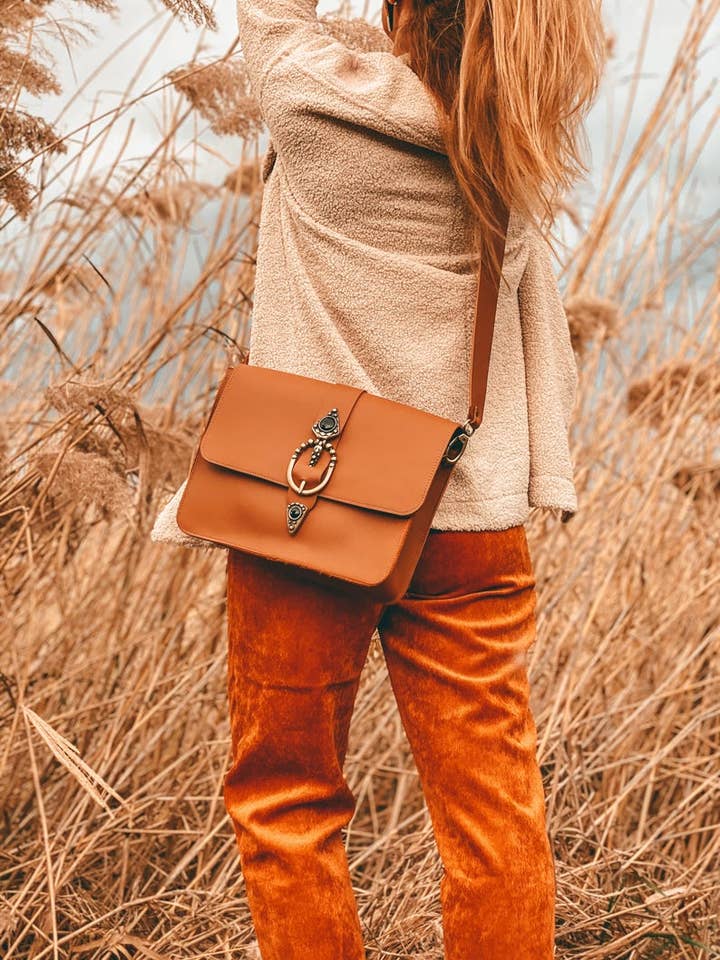 Borsa da donna in pelle marrone, borsa a tracolla Boho per la vendita all'ingrosso da parte di Christina Christi