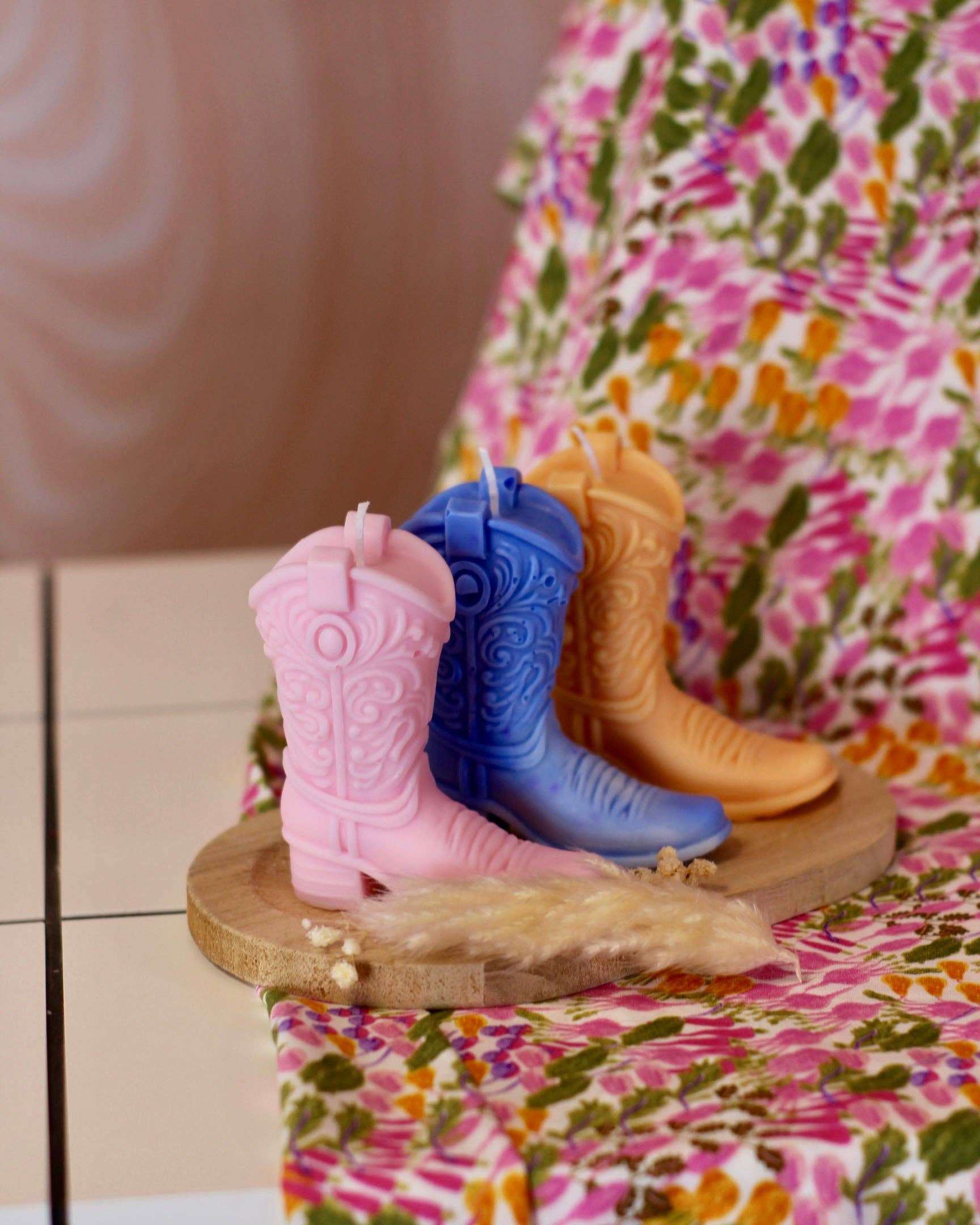 Meet me at the corner - Wholesale Novelty Candle - Santiags Candle2