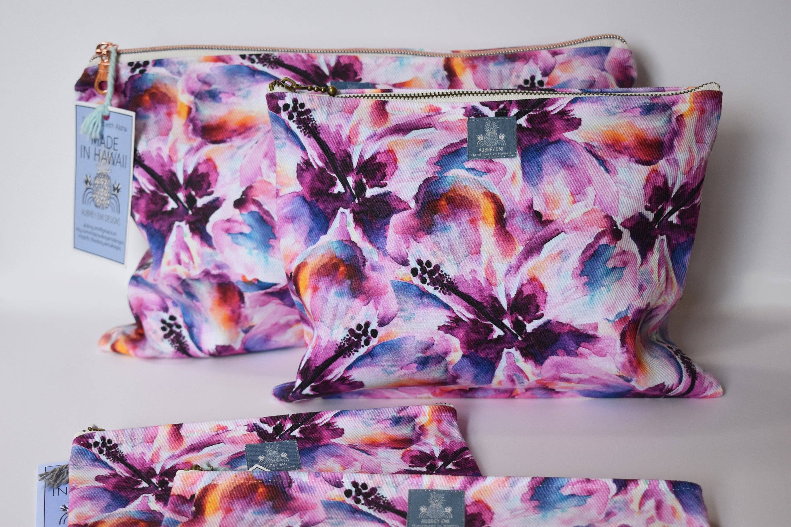 Aubrey Emi Designs – Großhandel Beutel – Damen – Wild Hibiscus — kleiner, mittlerer oder großer Beutel2