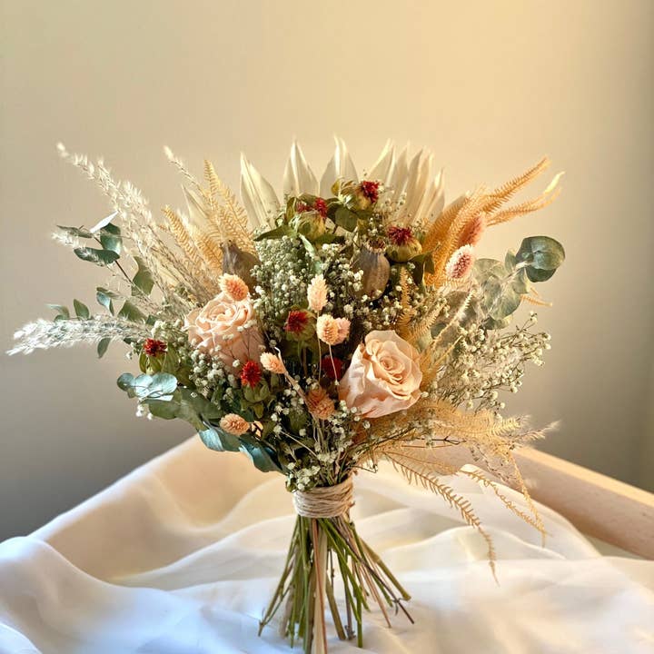 Fidos Design - Wholesale Dried/Pressed Flowers - Fall Winter Wildflowers/ Gypsophila/Eucalyptus/ Pampas grass