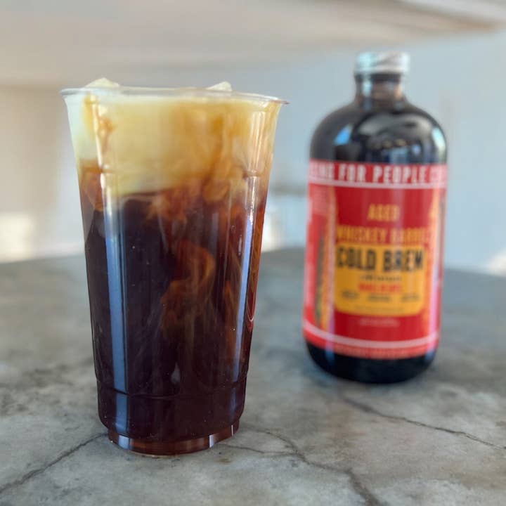 Rising For People Coffee Company - Venta al por mayor Café helado/infusiones frías - Café frío concentrado en barril de whisky envejecido