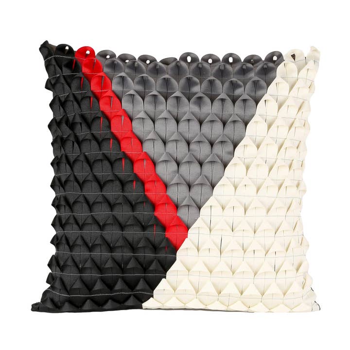 Taie d'oreiller en ruban, blanc, gris/noir pour la vente par Cathayana