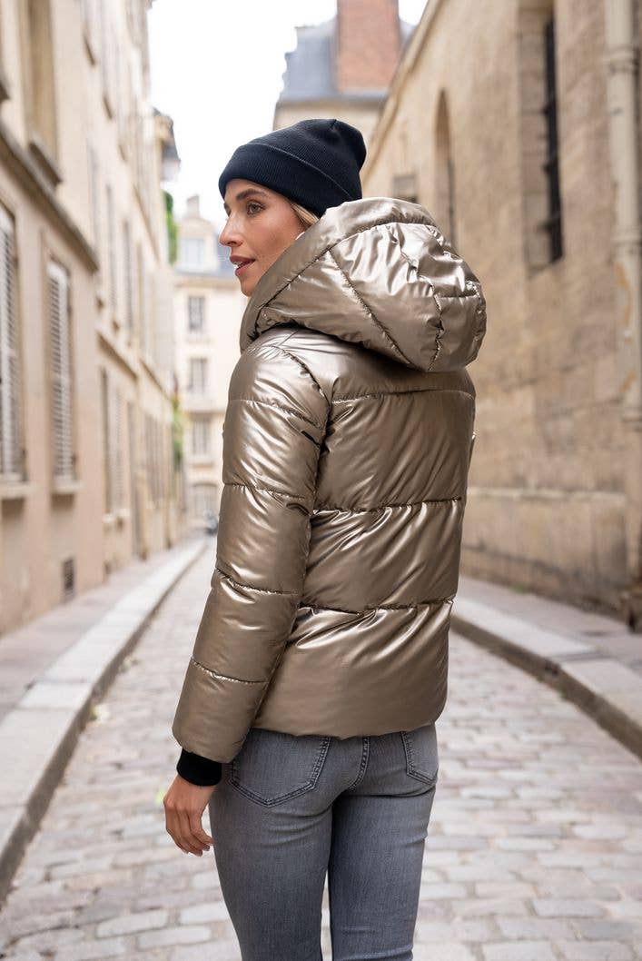 Attrait Paris - Vente Doudoune – femme - Doudoune courte matelassée à capuche bord cotes métallisée3