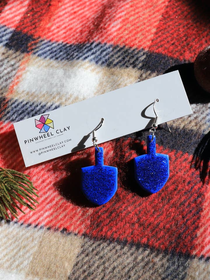 Winter Dreidel för wholesale av Pinwheel Clay