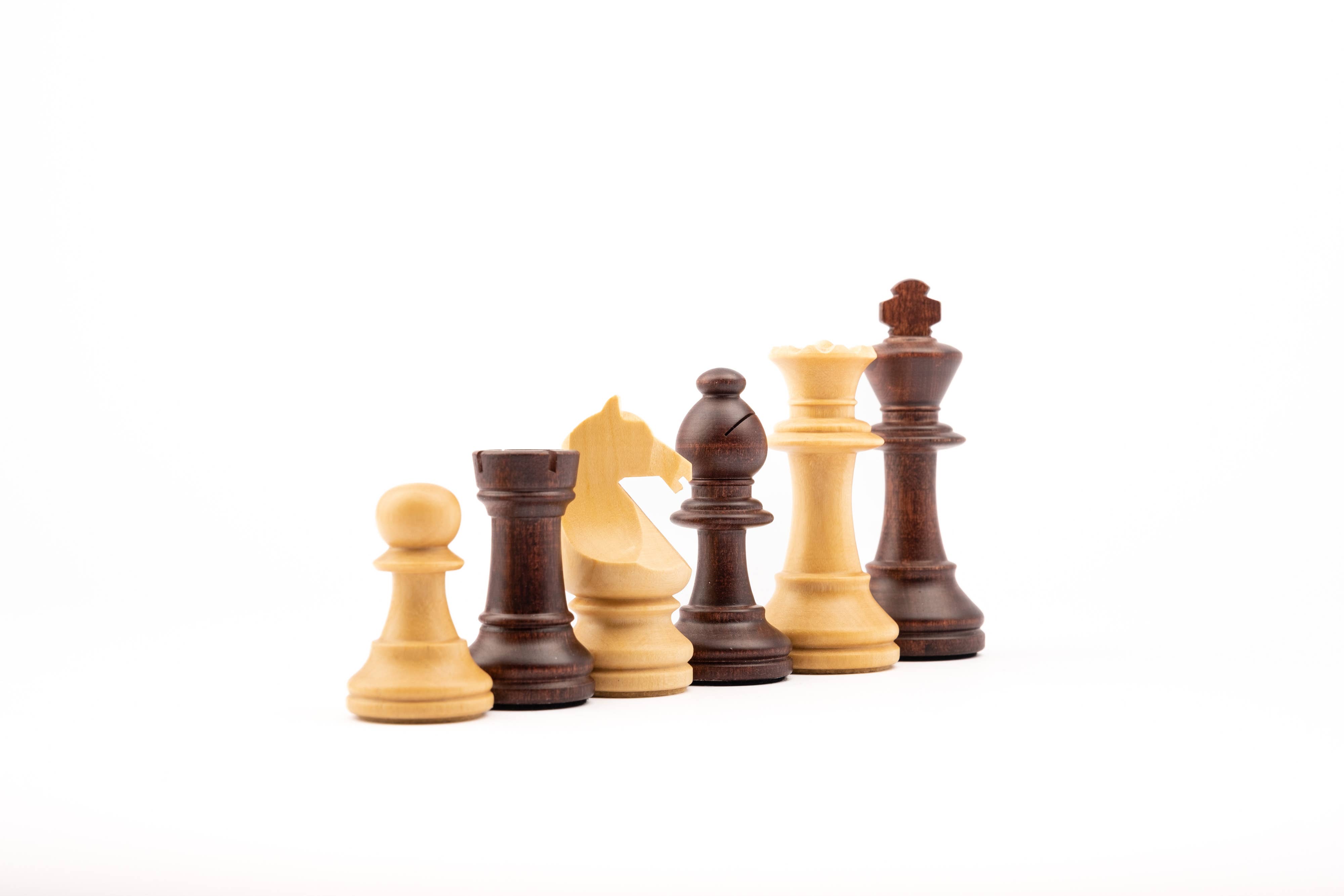 MORA CHESS – Großhandel Brettspiele – Staunton Europa Nr. 5 Schachfiguren – Mahagoni