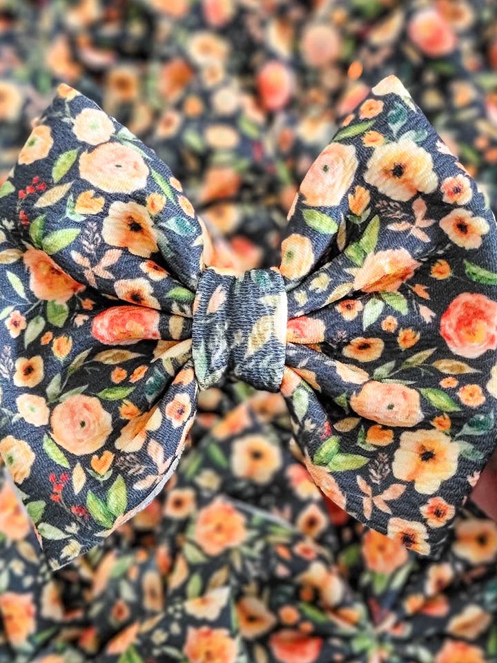 Savannah Bow-Coucher de Soleil Vintage Floral pour la vente par Dainty Delights Creations